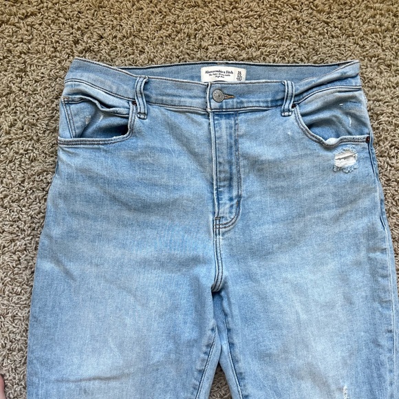 Abercrombie light wash Super Skinny Ankle high-rise jeans - Picture 2 of 4